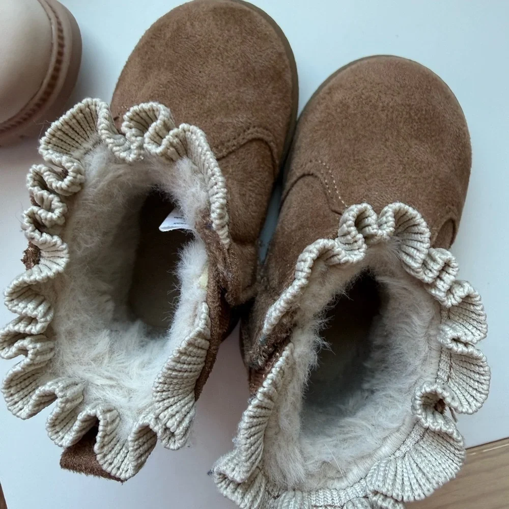 Wonder Nation faux fur baby boots size 3 with bow - Picture 3 of 6